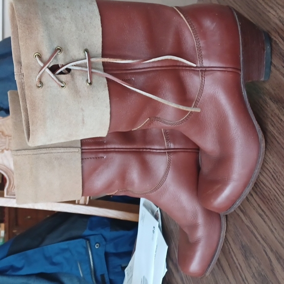 Beautiful brown leather fold-over boots. Leather tie Size 8, lots of life left - Picture 1 of 7